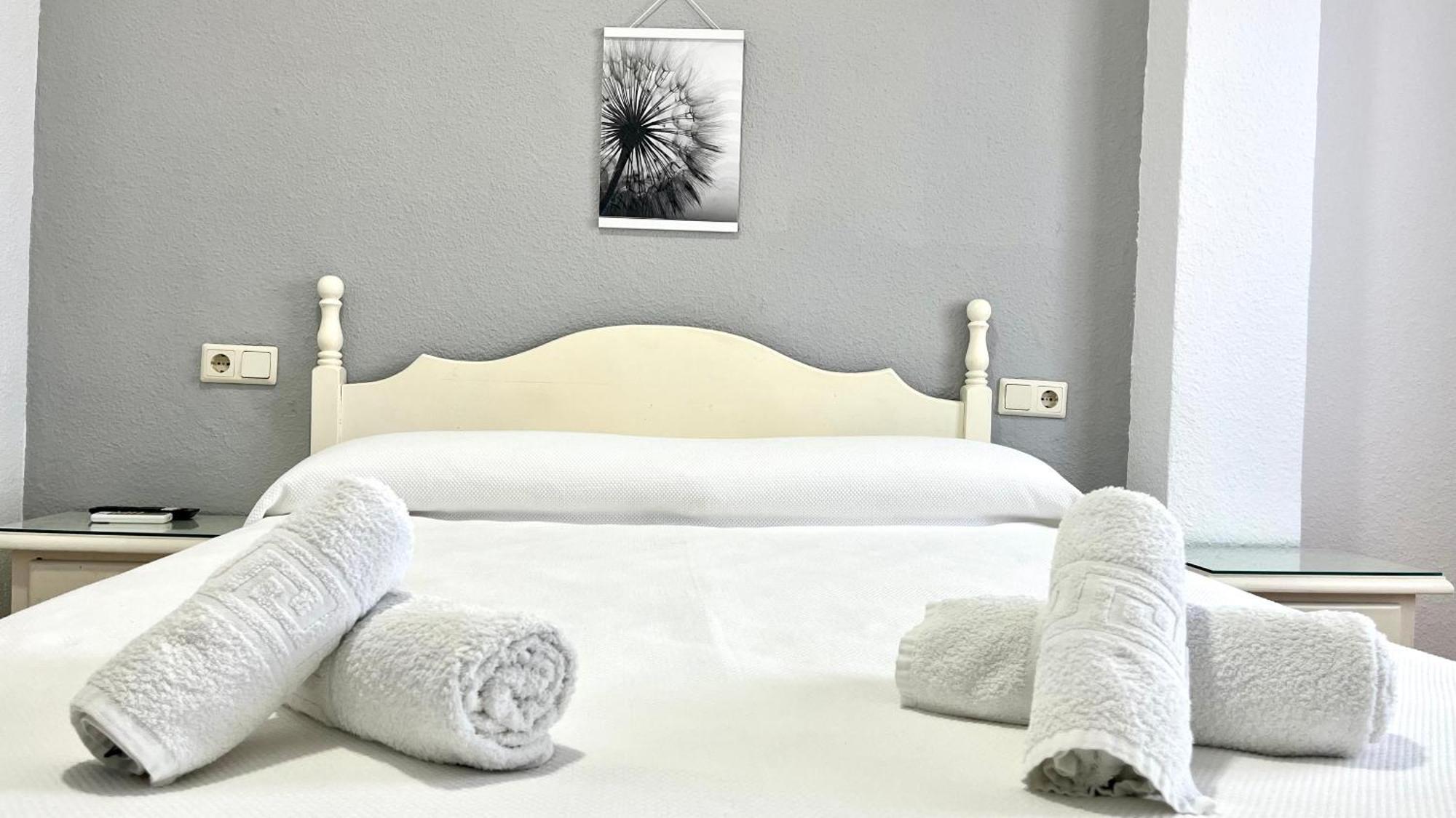 Hostal Carlos III Aldea Quintana Esterno foto
